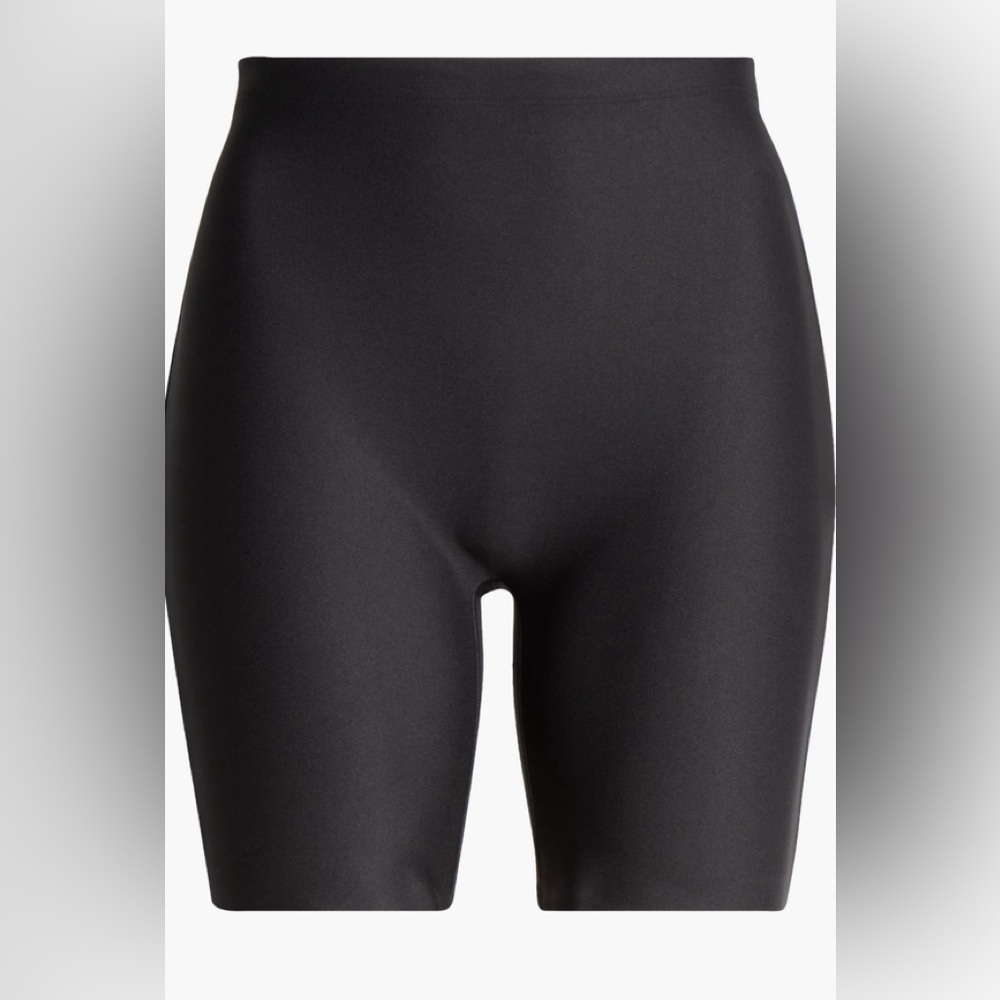 Skims butt pad mid thigh onyx shape ware shorts M